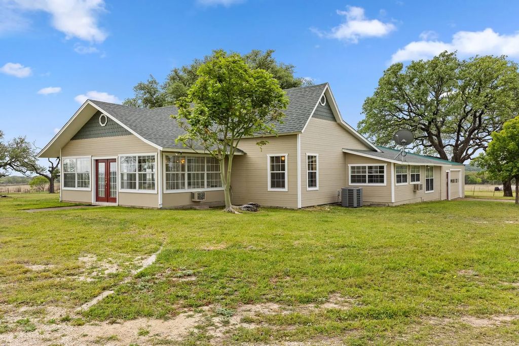 589 County Road 4150, Clifton
