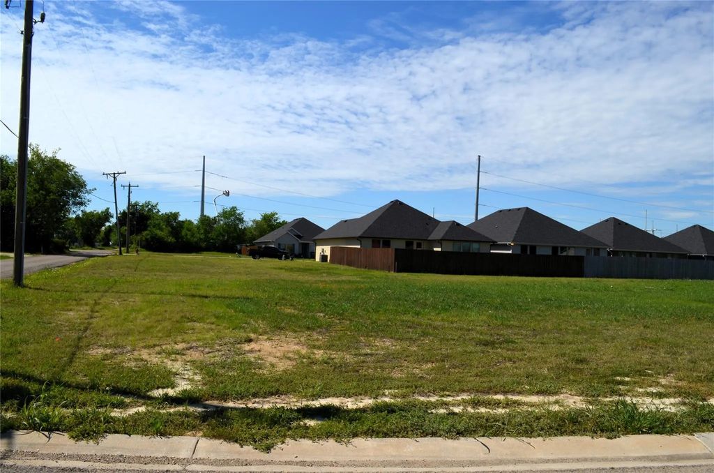 303 Preston Road, Mabank