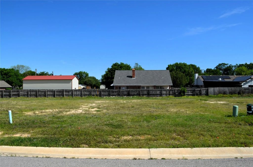 310 Preston Road, Mabank