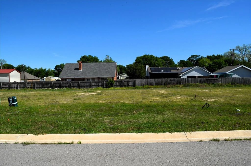 308 Preston Road, Mabank