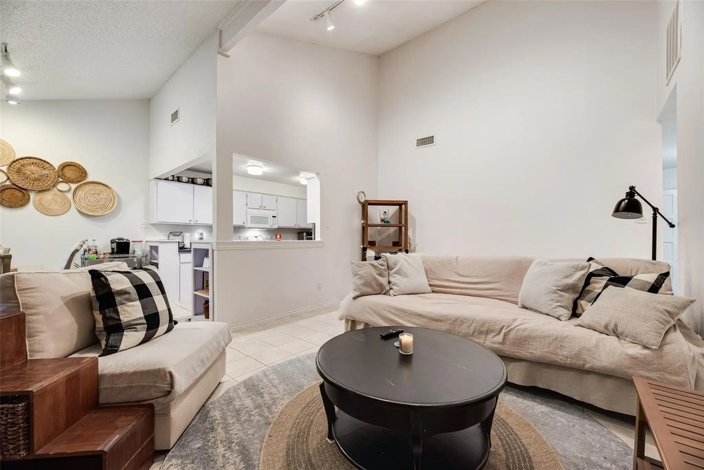 1801 Woodview Court, Grand Prairie