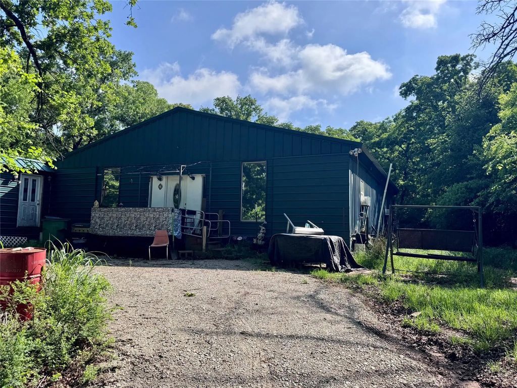 252 Nocona Drive, Nocona