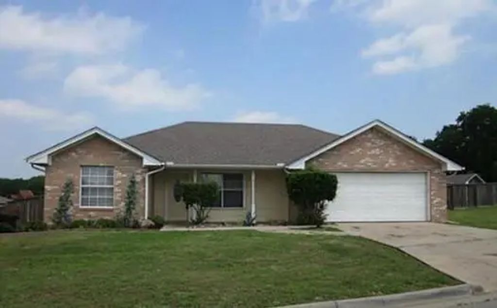 304 Bryant Street, Pottsboro