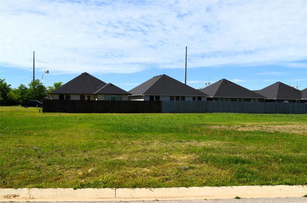 305 Preston Road, Mabank