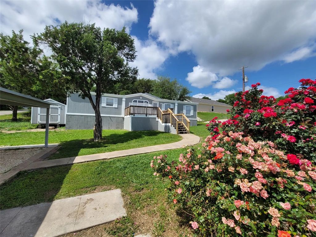 902 Devils River Drive, Granbury