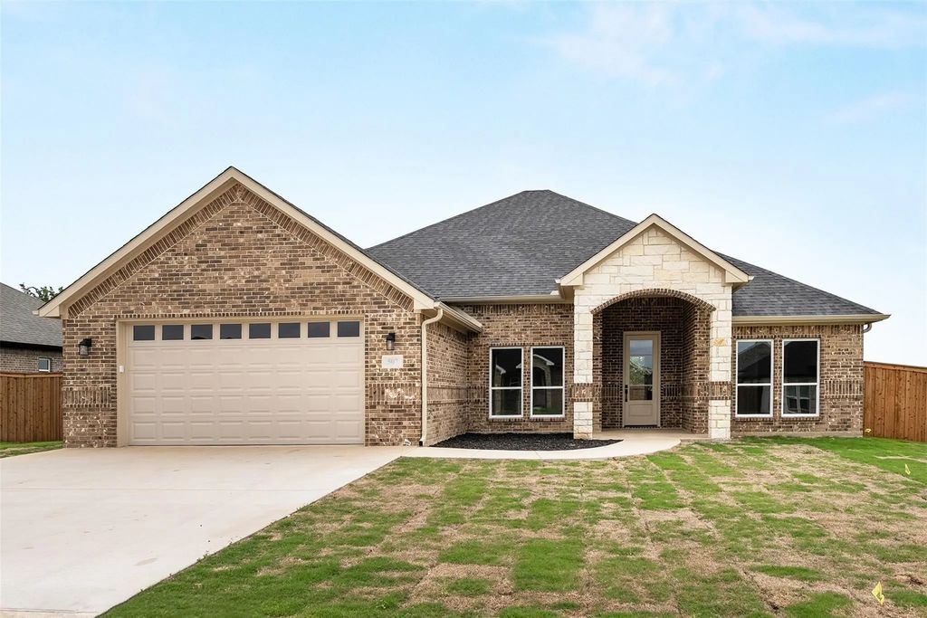507 Limestone Circle, Mabank