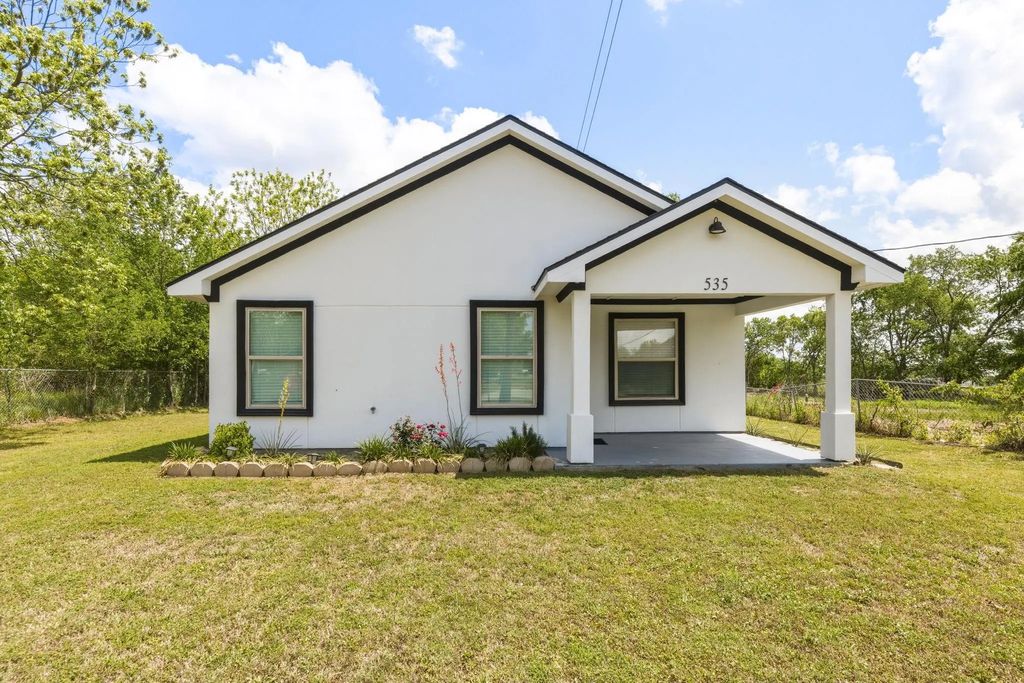 535 S Belknap Street, Mexia