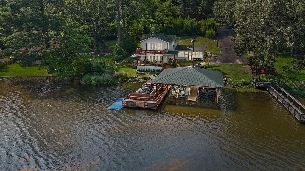1027 County Road 3230, Quitman