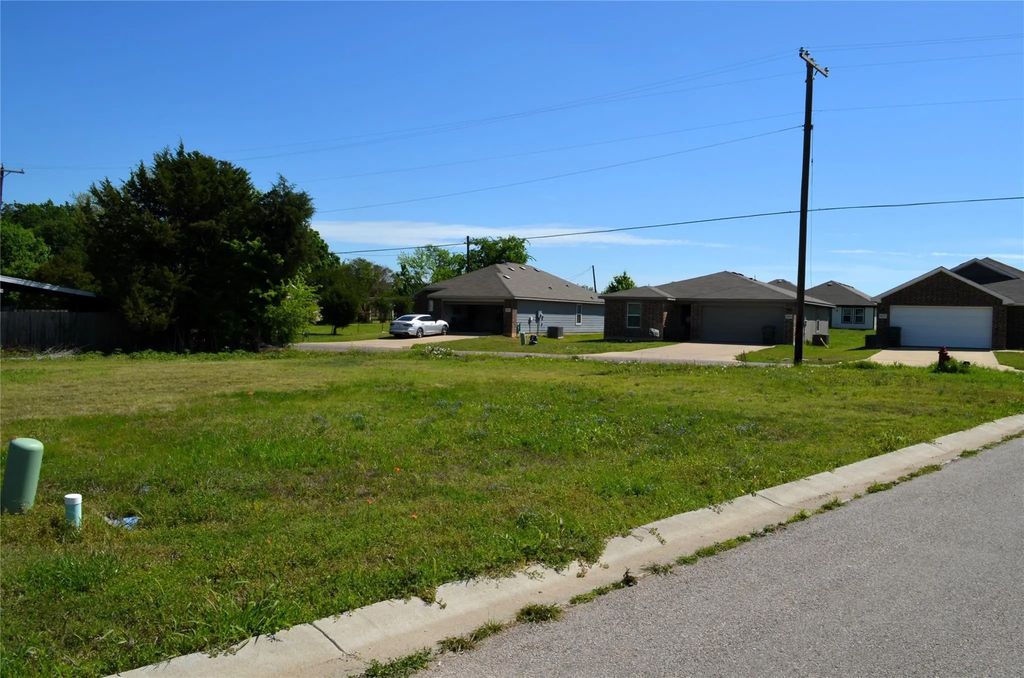 306 Preston Road, Mabank