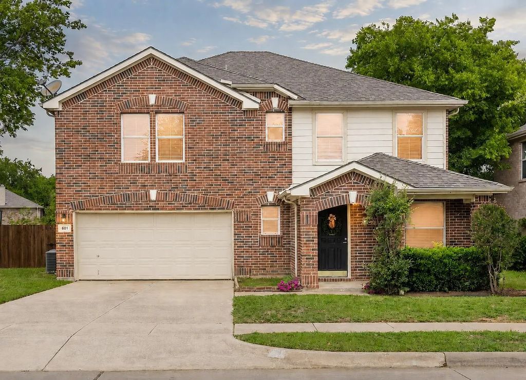601 Amy Way, Euless