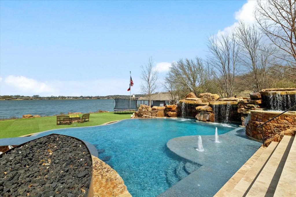 1904 W Emerald Bend Court, Granbury