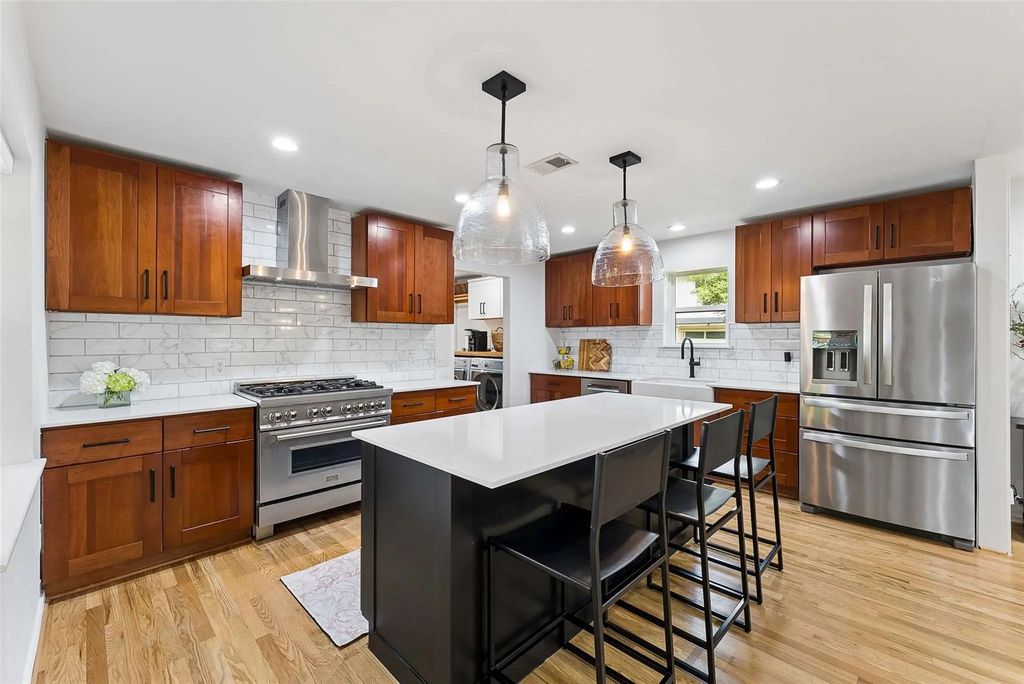 6735 Kingsbury Drive, Dallas