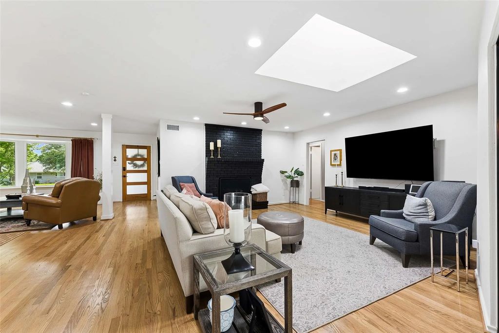 6735 Kingsbury Drive, Dallas