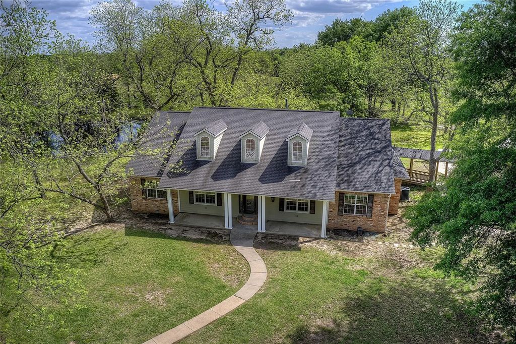 1355 County Road 4719, Wolfe City