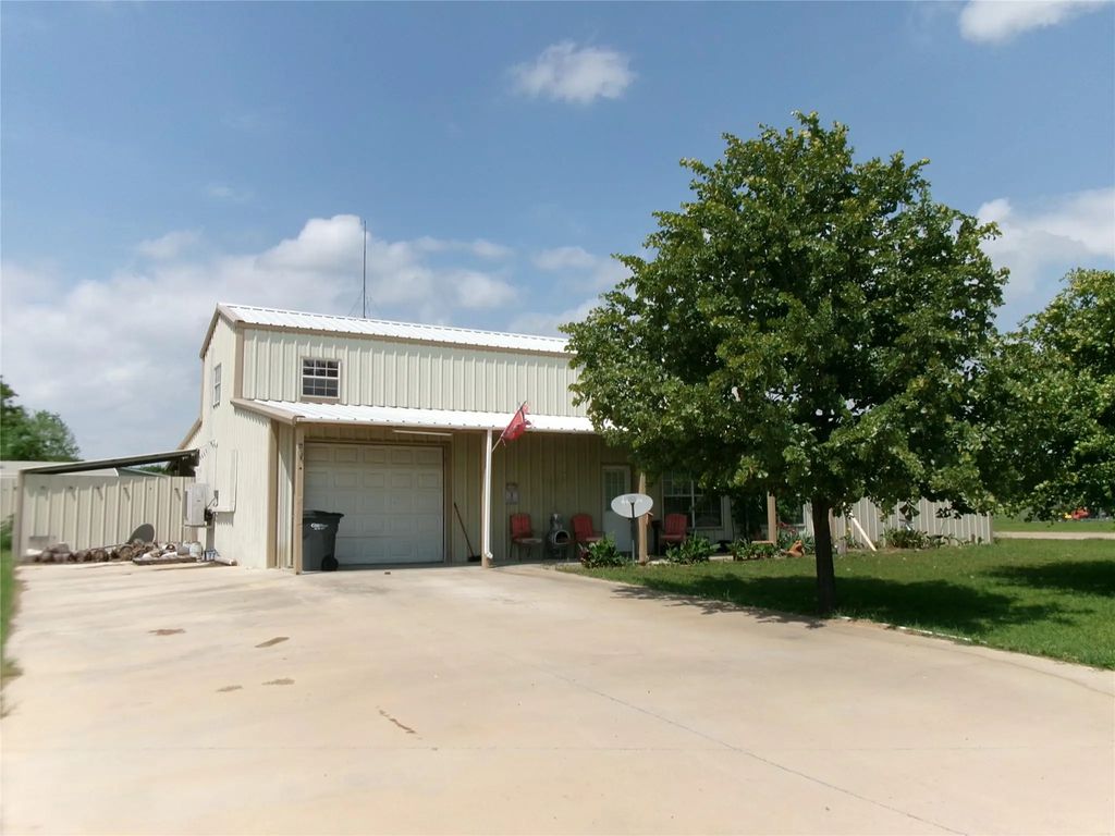 430 Waterfront Row, Quitman