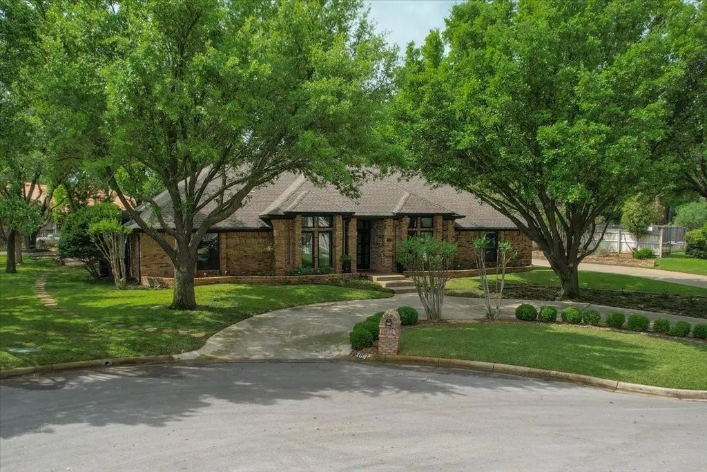 308 N Broadway Road, Azle