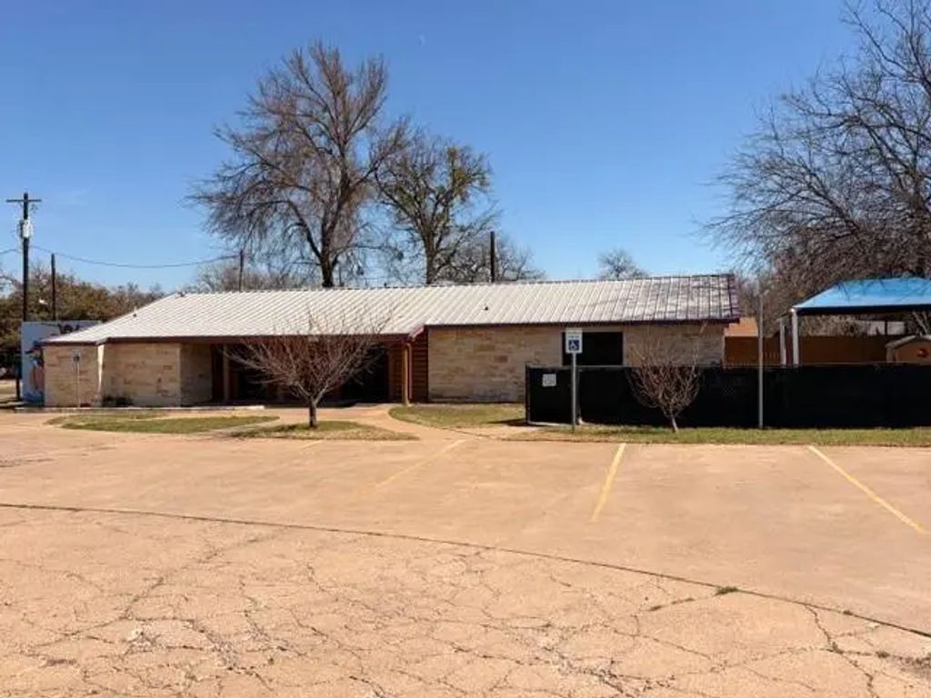 515 W Bridge Street, Granbury