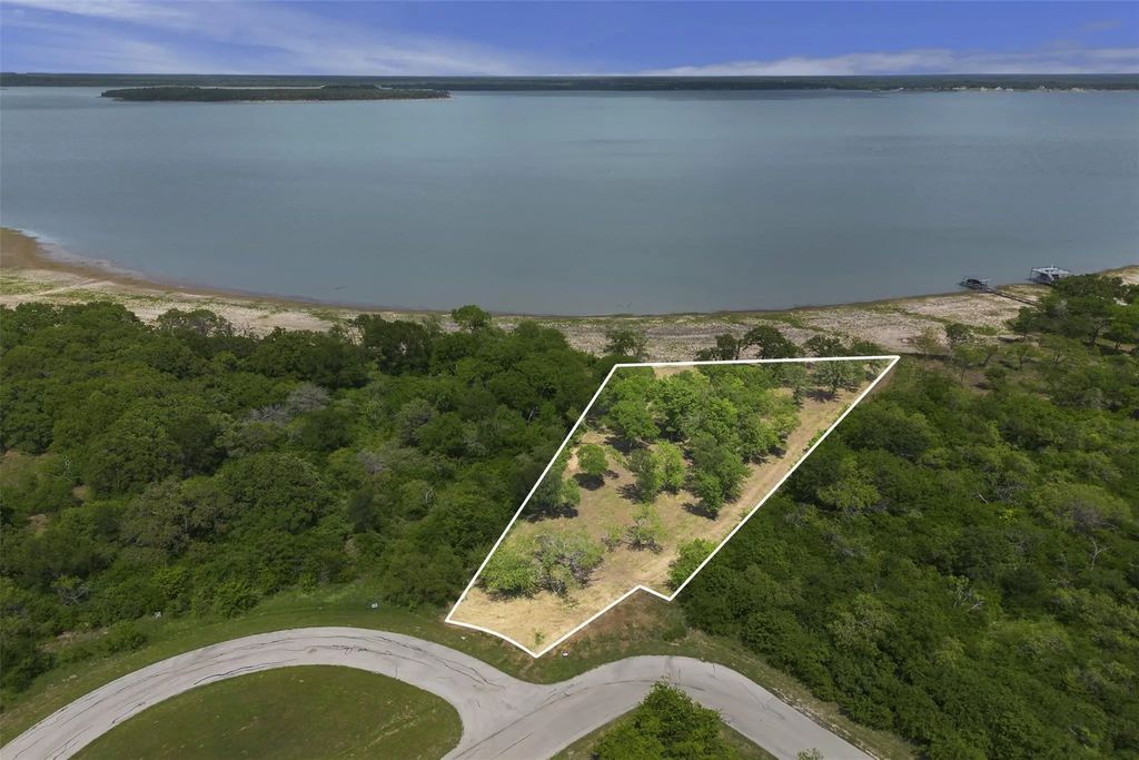 8471 Southern Shore Court, Kemp