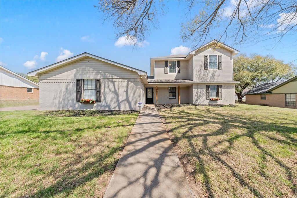 216 Hillside Drive, Hewitt