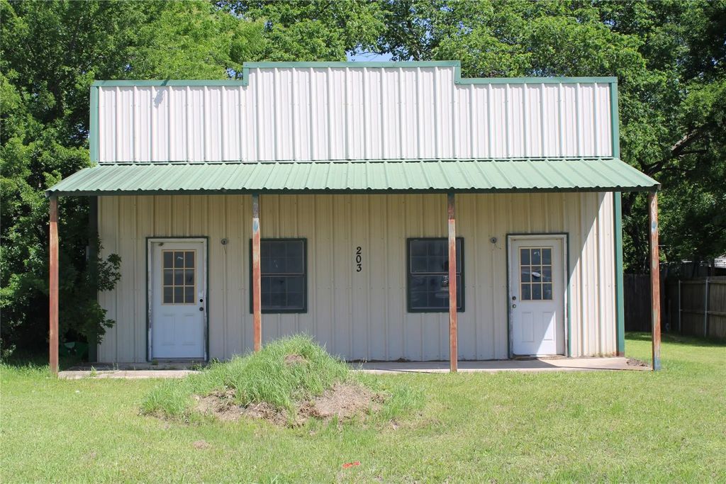 203 E Grove Street, Kaufman