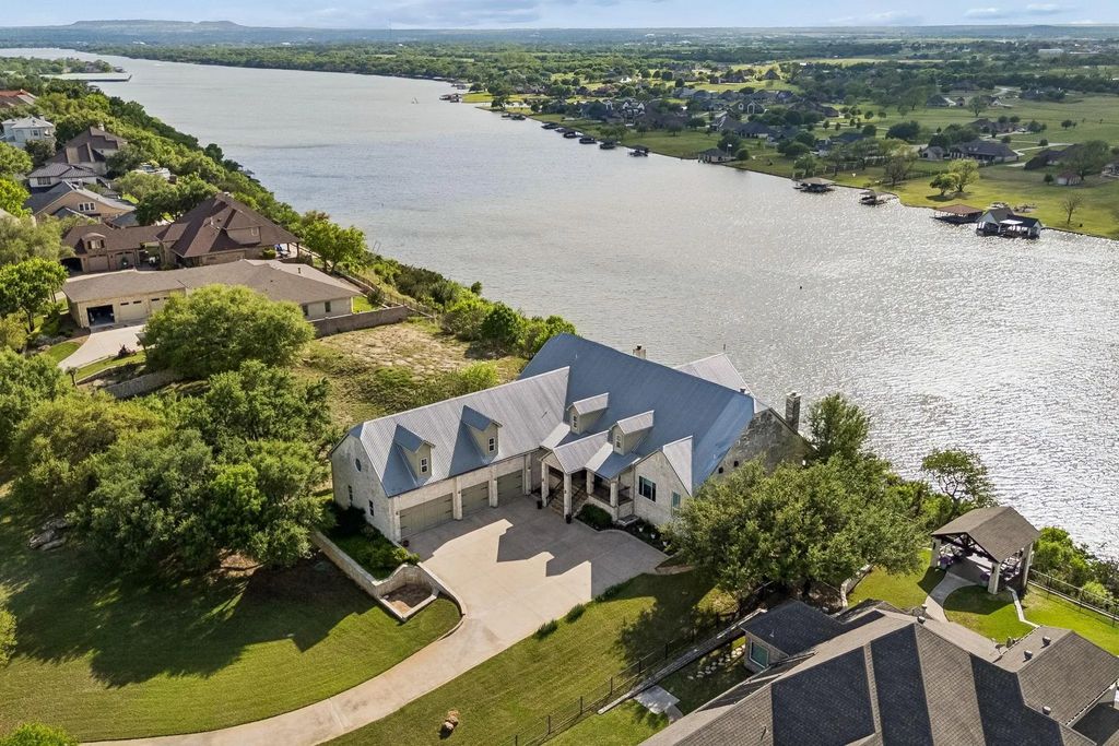 1400 Lady Amber Lane, Granbury