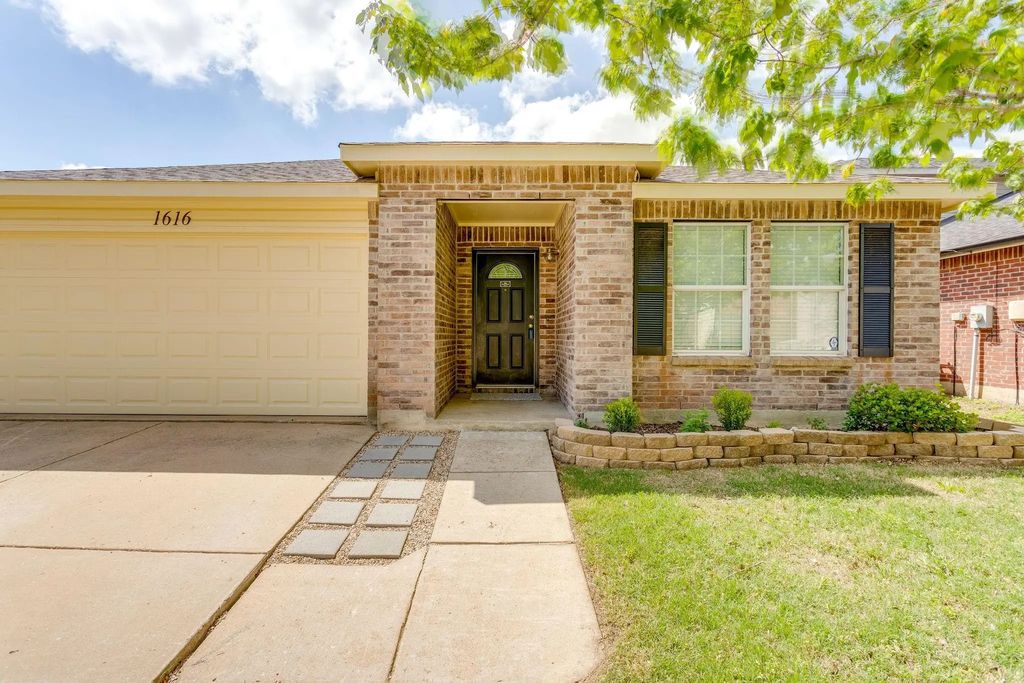 1616 Diamond Lake Trail, Fort Worth