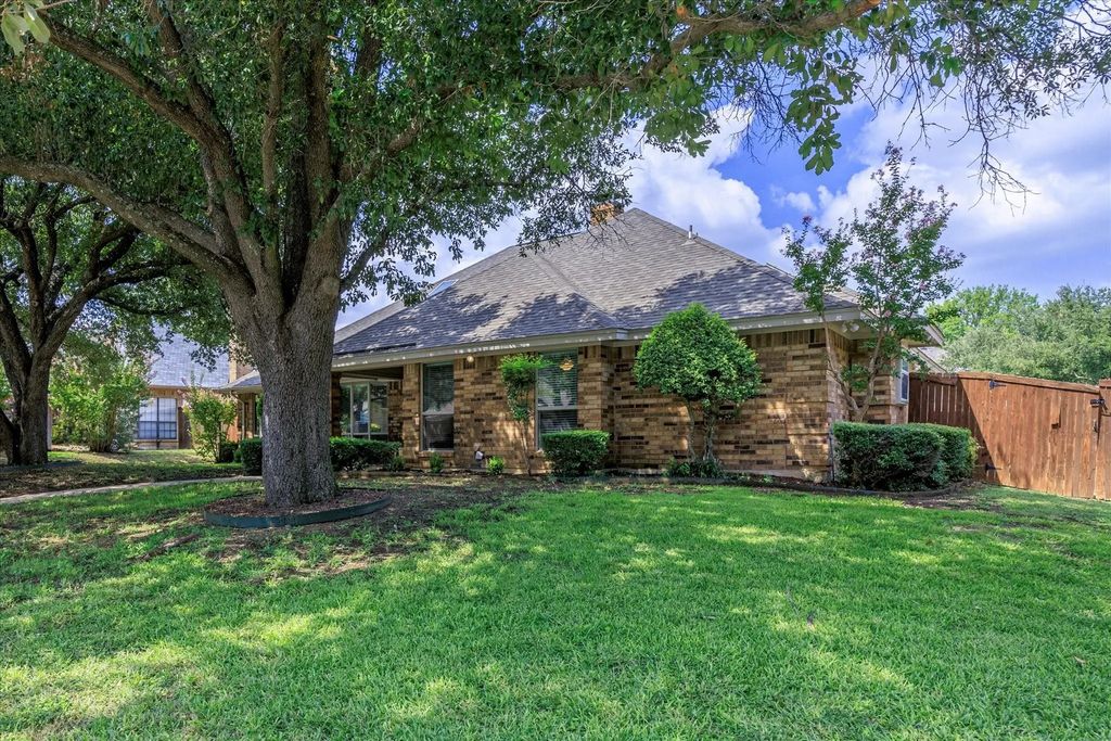 7324 Bramblewood Road, Fort Worth