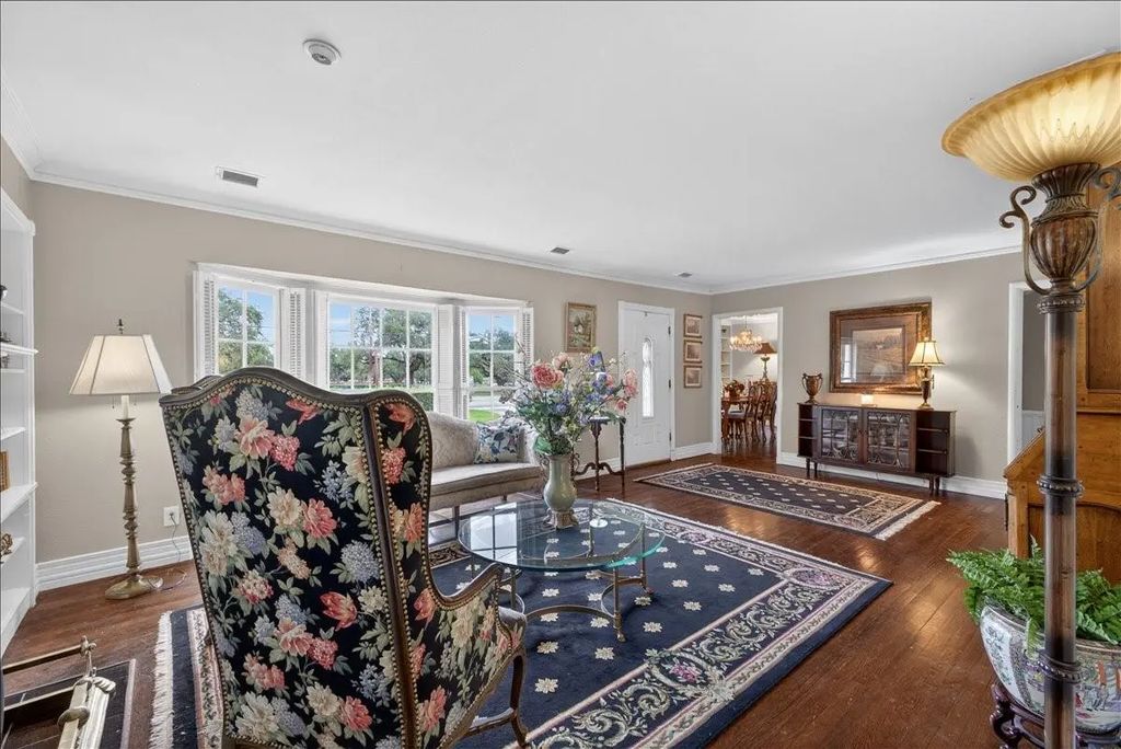 3505 White Settlement Road, Fort Worth