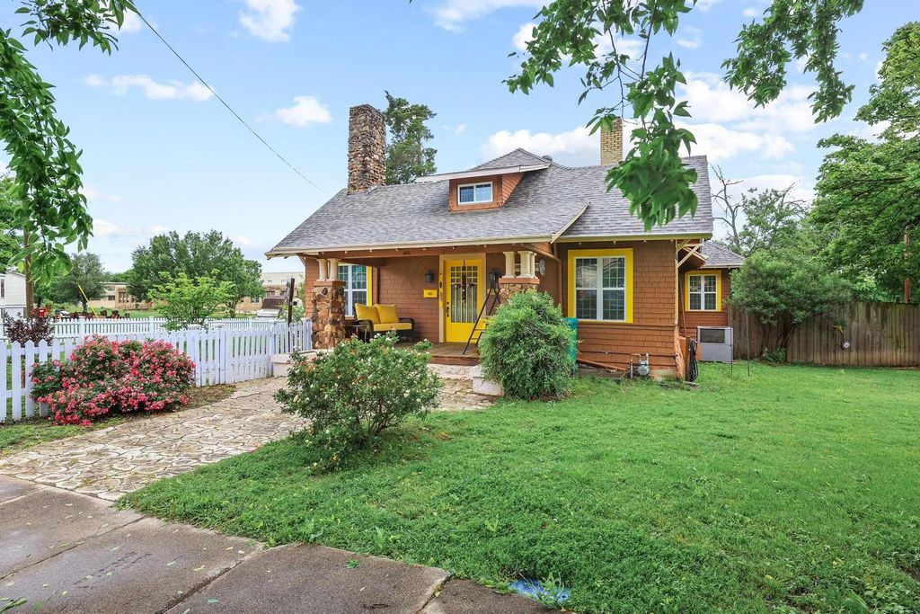 901 8th Street, Honey Grove