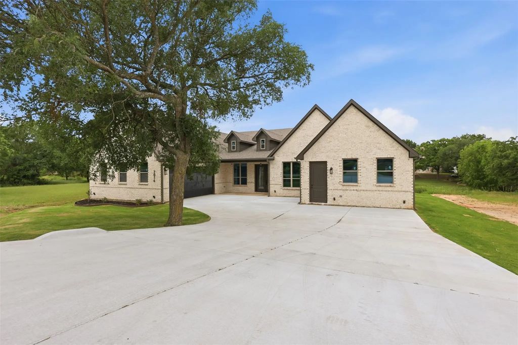 7016 Westover Drive, Granbury