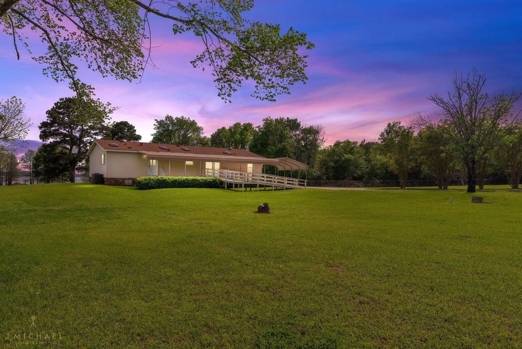 9747 Mathieu Street, Oil City