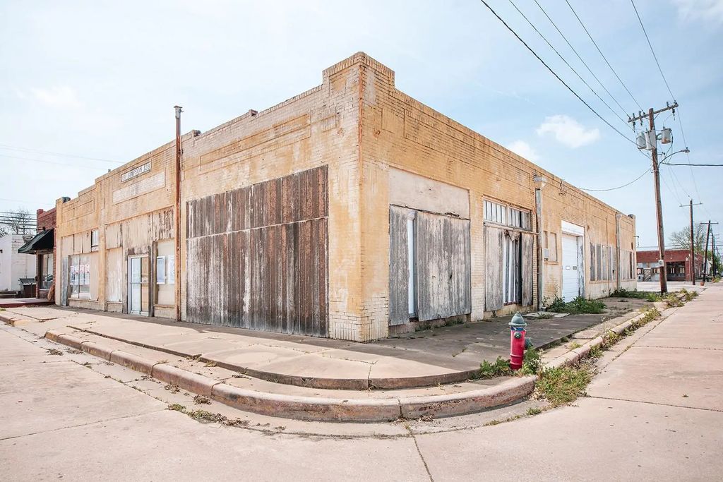 213 N Blackburn Street, Brady