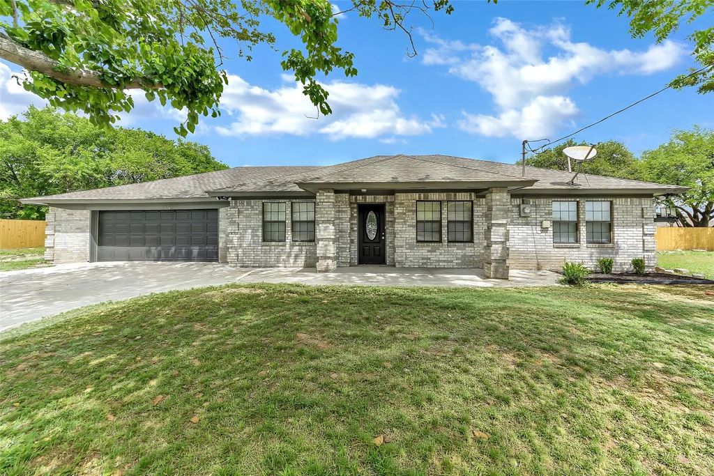 5924 Angus Drive, Fort Worth