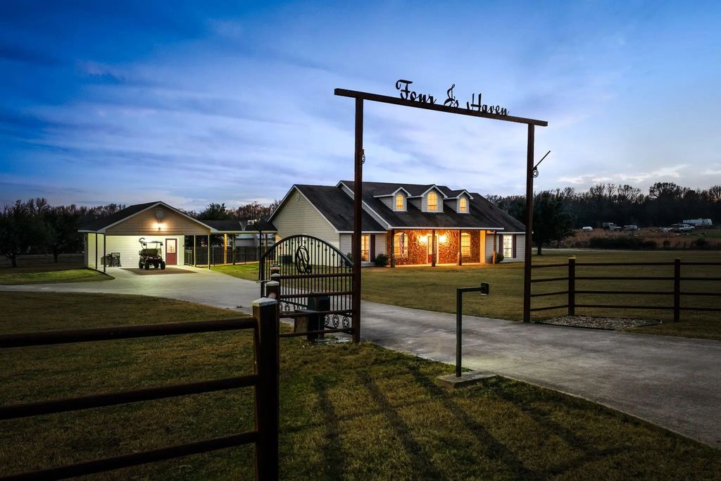2801 County Road 1600, Alba