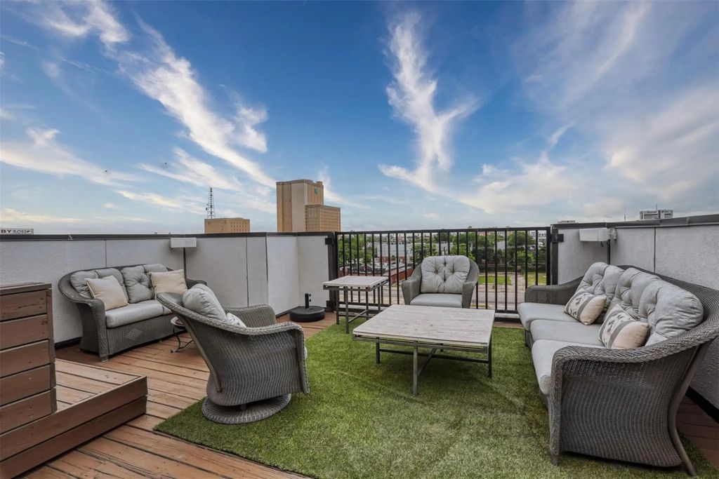 3816 Roseland Avenue C300, Dallas
