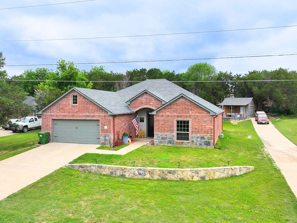 3904 Laramie Trail, Granbury