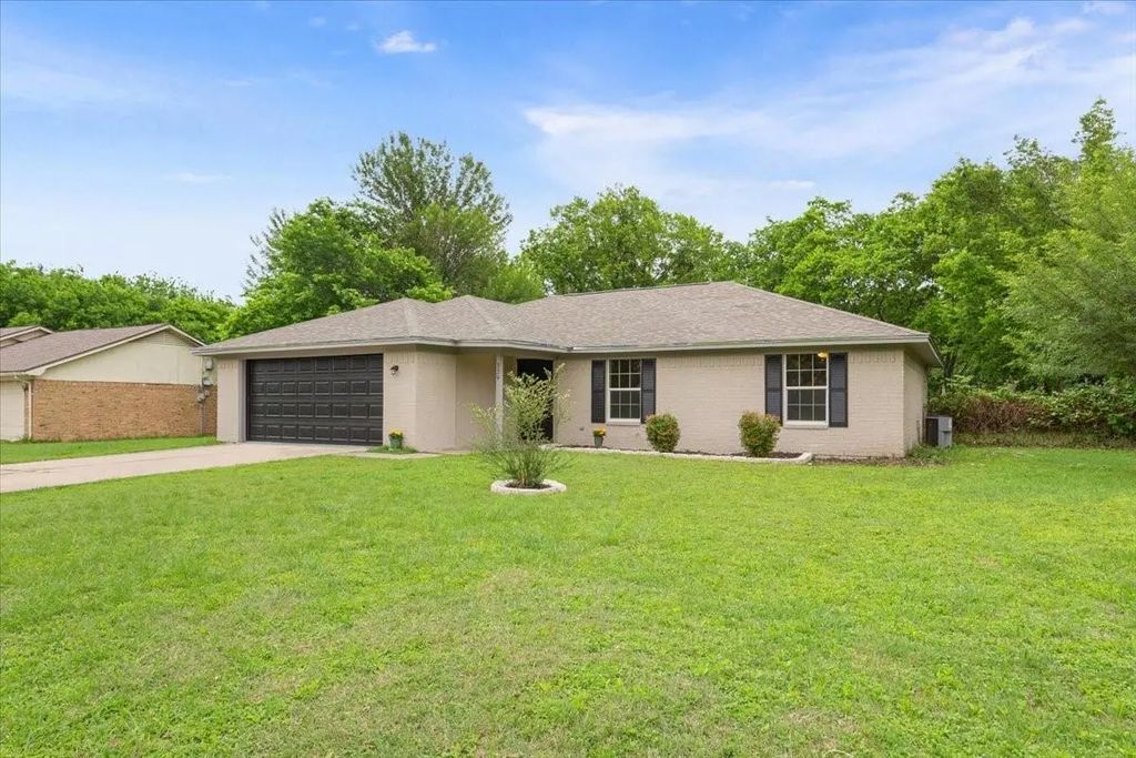 329 Applewood Lane, Hewitt