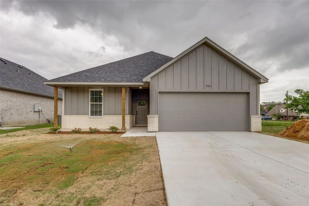 706 Turner Street, Wolfe City
