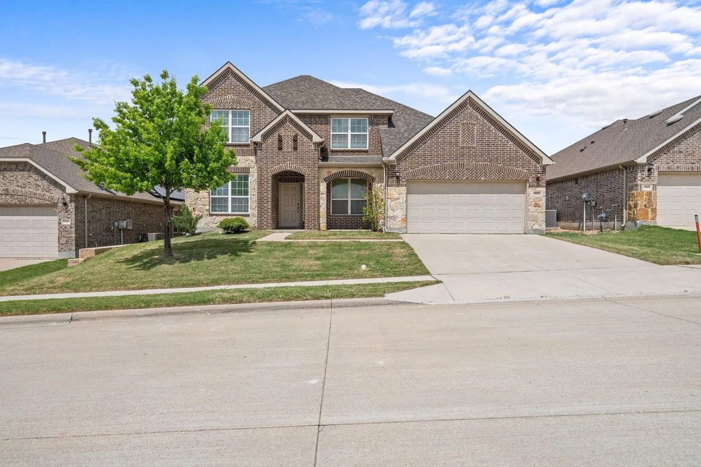 1929 Brahorn Lane, Fort Worth