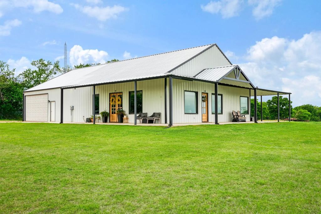 815 County Road 12550, Paris