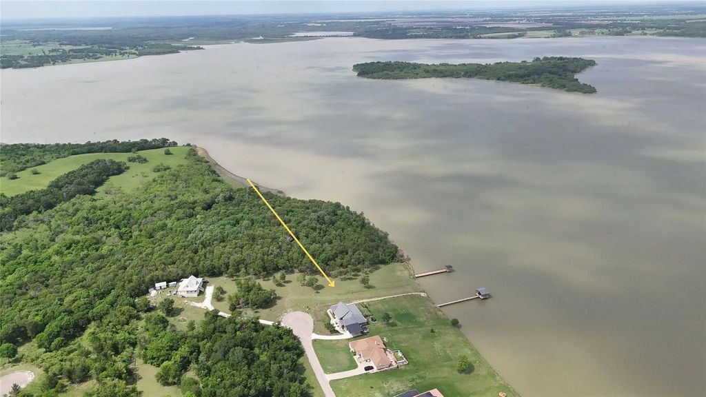 401 Meandering Way, Corsicana