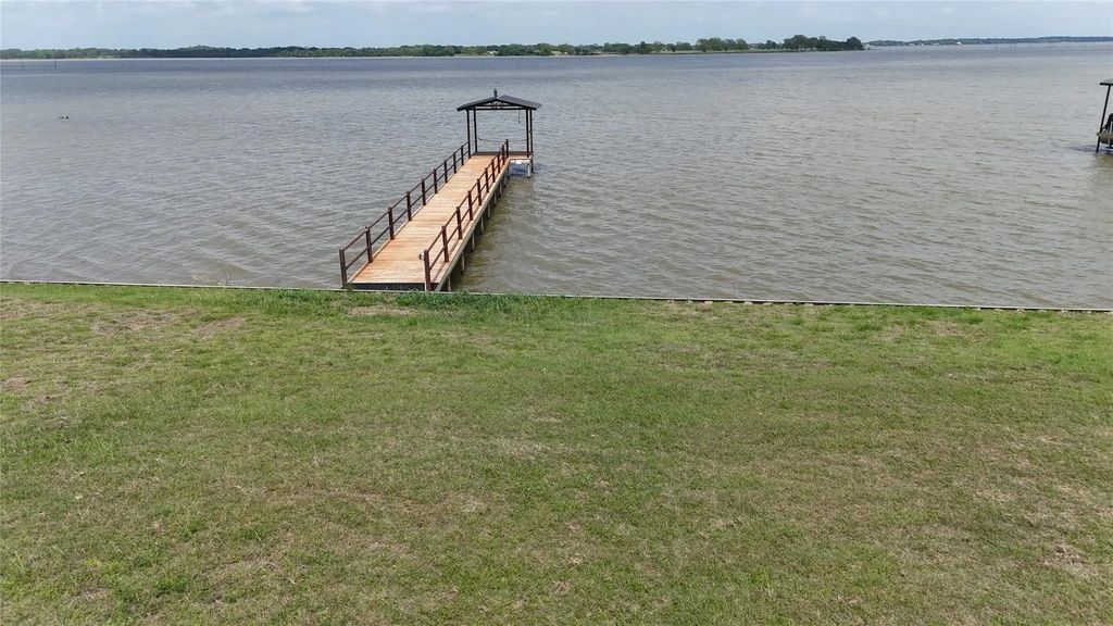 401 Meandering Way, Corsicana