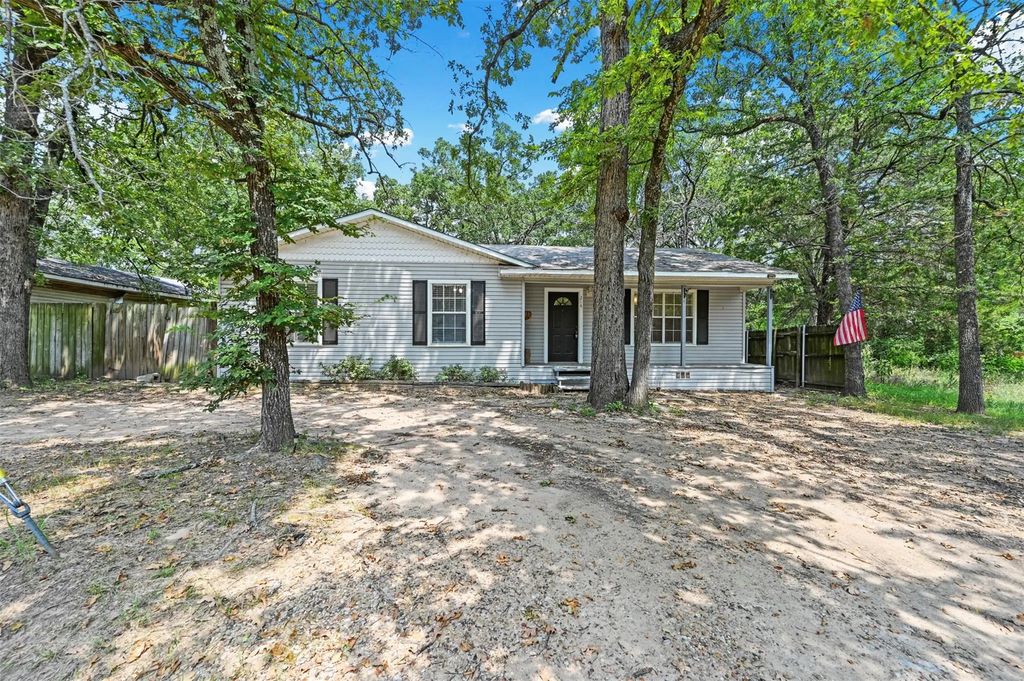 214 Wildflower Drive, Gun Barrel City