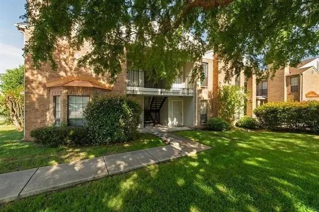 5902 Marvin Loving Drive 204, Garland