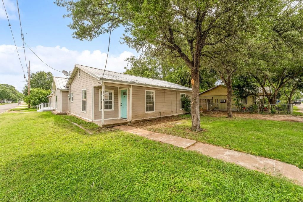 1391 N Paddock Street, Stephenville