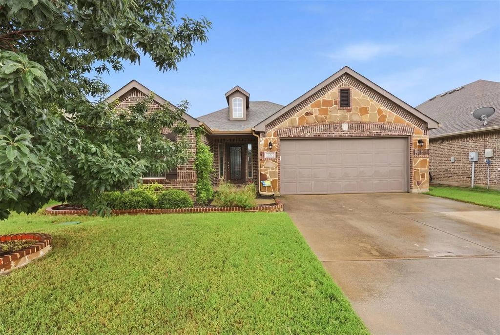 4720 Lazy Oaks Street, Fort Worth
