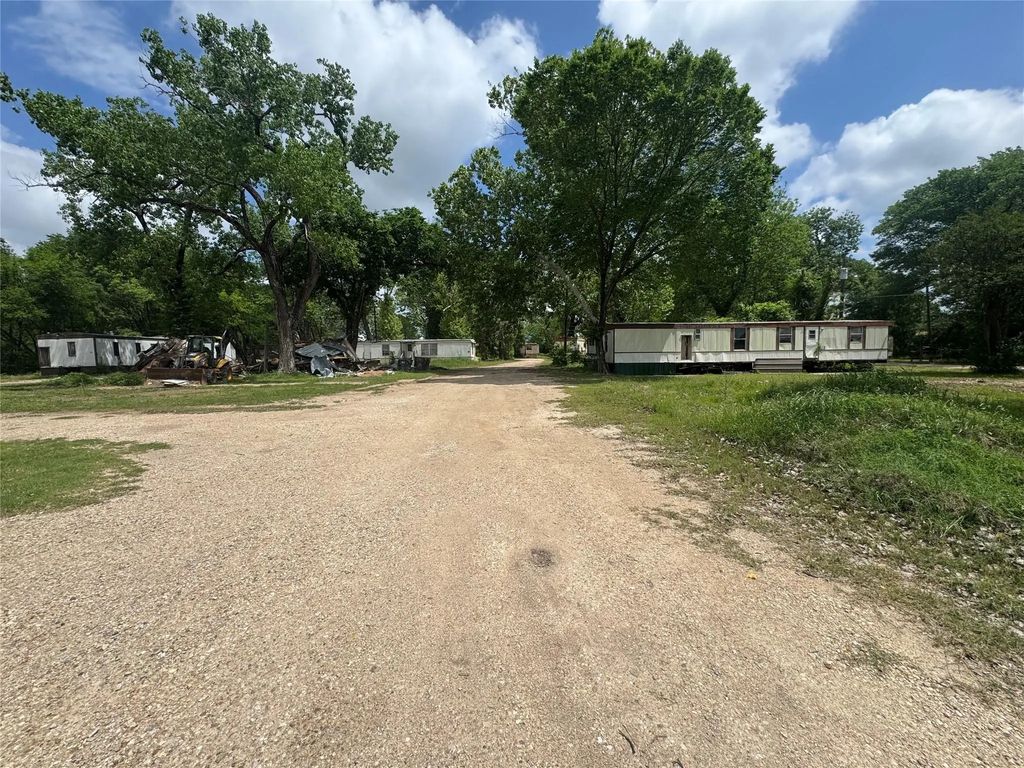 1300 S Loop Drive, Waco