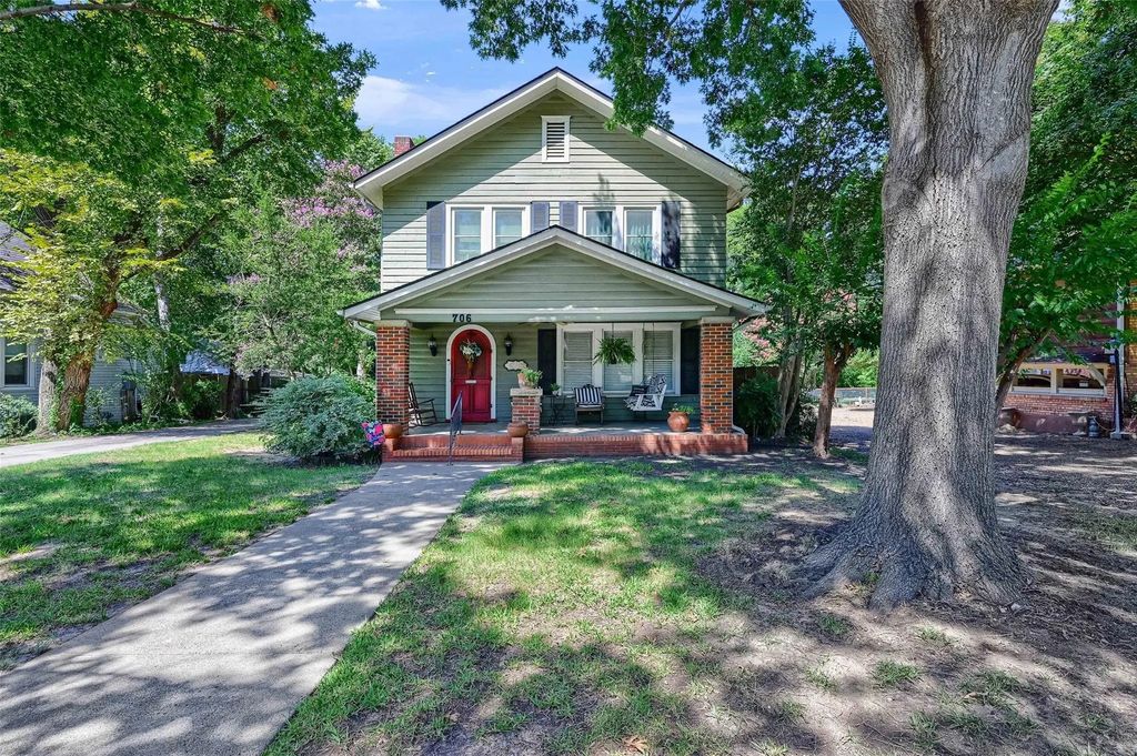 706 N Woods Street, Sherman
