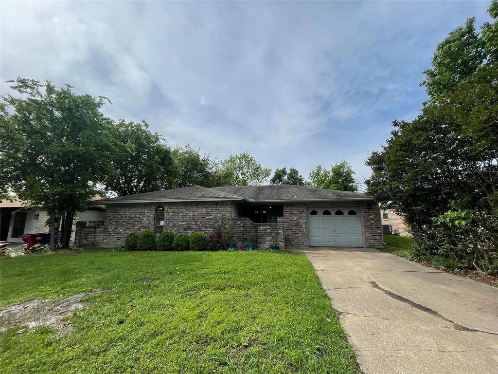 821 Loganwood Drive, Royse City