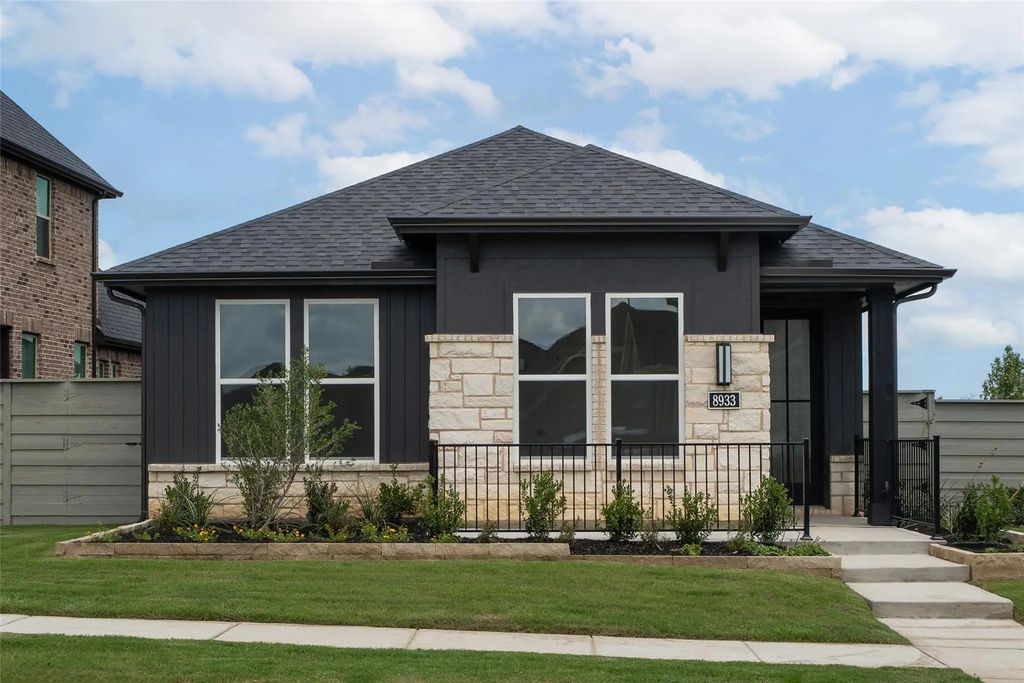 8933 Acorn Avenue, Justin
